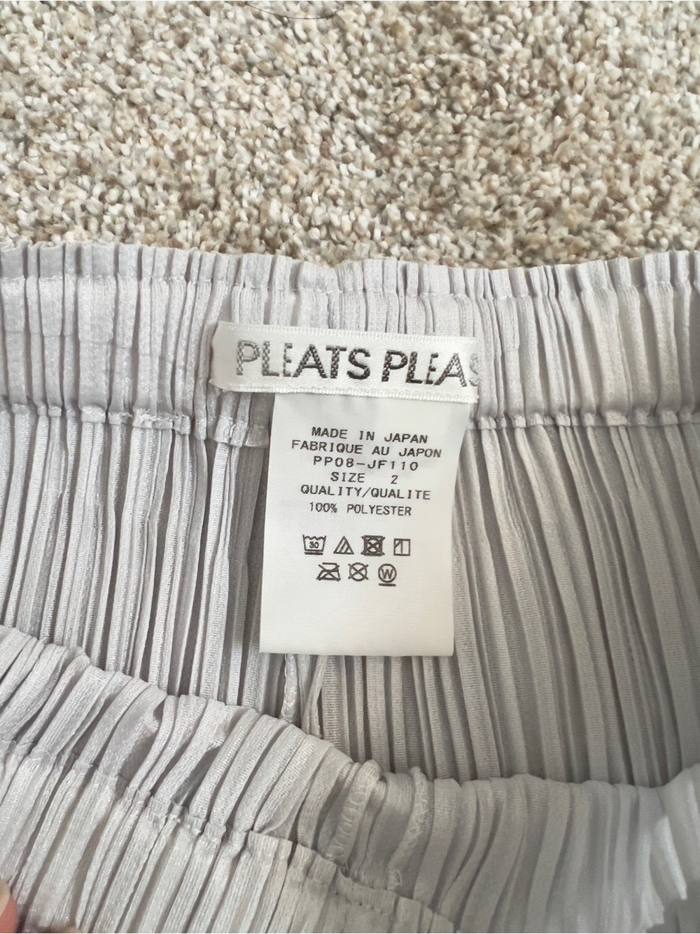 Issey Miyake Pleated Wide-Leg Cropped Trousers in Light grey - Picture 3 of 6